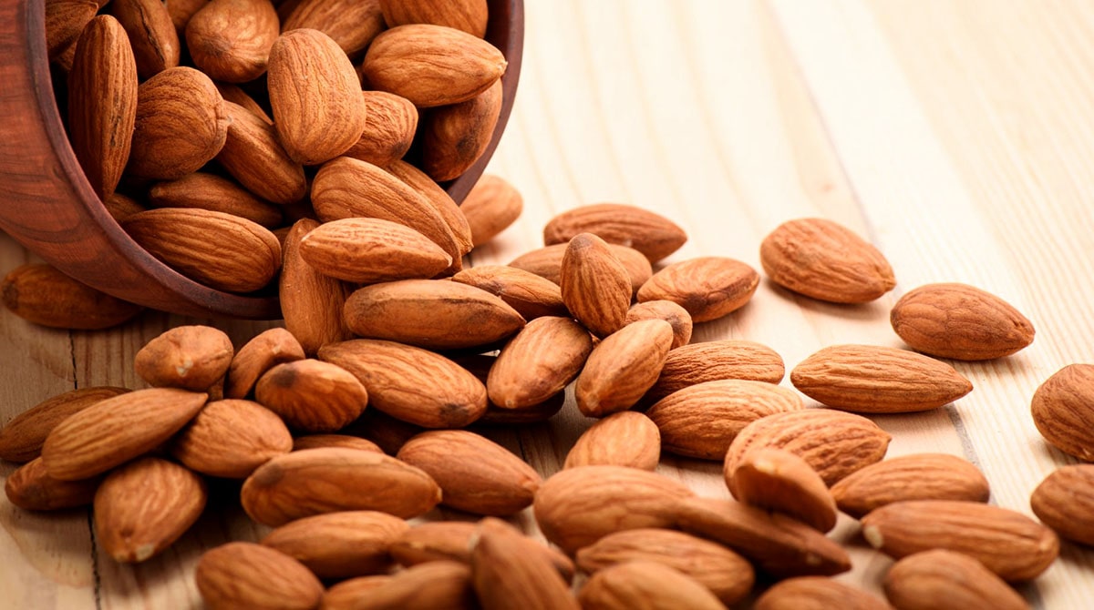 بهترین زمان مصرف بادام