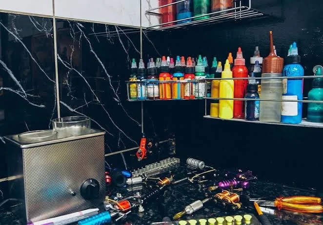 راهنمای خرید لوازم تتو اصل؛ از دستگاه تتو تا رنگ، سوزن و کارتریج