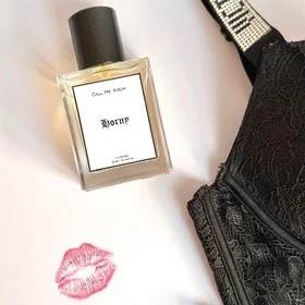 عطر نیش یا دست‌ساز چیست و چه تفاوتی دارد؟